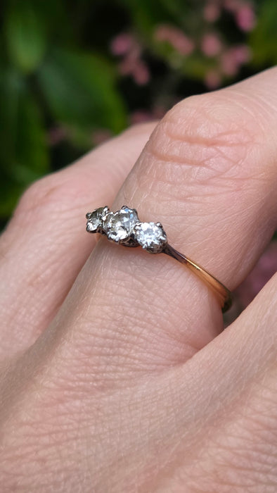 Vintage: 18ct Yellow Gold & Platinum Natural Diamond Trilogy Ring