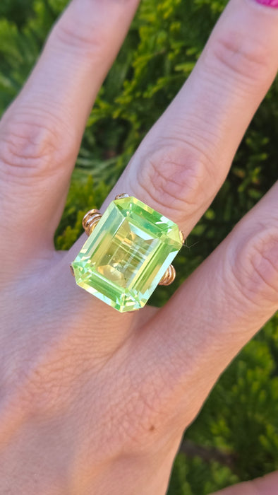 Vintage: 9ct Yellow Gold Green Spinel Statement Ring