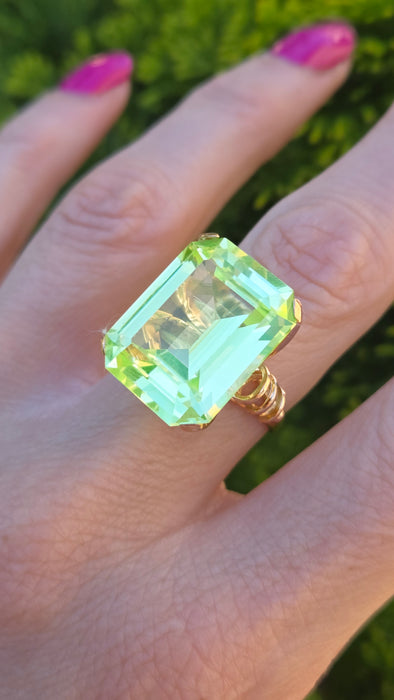Vintage: 9ct Yellow Gold Green Spinel Statement Ring