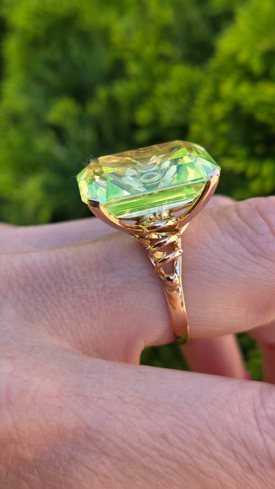 Vintage: 9ct Yellow Gold Green Spinel Statement Ring