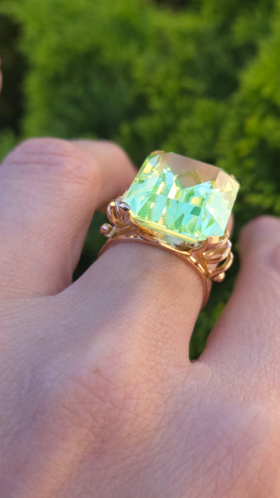 Vintage: 9ct Yellow Gold Green Spinel Statement Ring