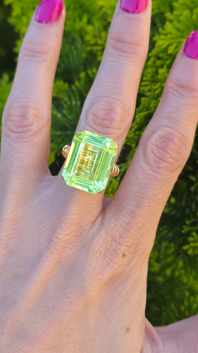 Vintage: 9ct Yellow Gold Green Spinel Statement Ring