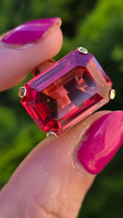 3125 Vintage: 18ct Yellow Gold Large Padparadscha Sapphire  (18.57ct) Solitaire Ring