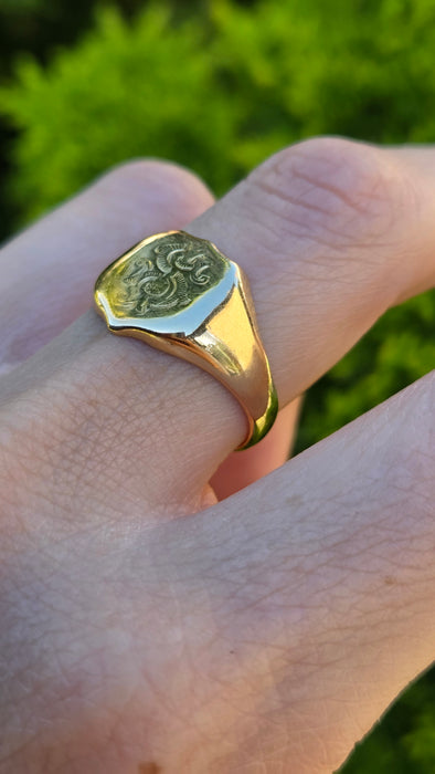 Antique: 18ct Yellow Gold Engraved Signet Ring — From 1918