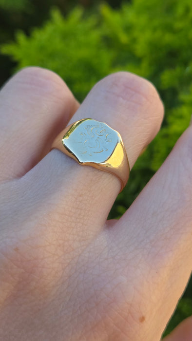 Antique: 18ct Yellow Gold Engraved Signet Ring — From 1918