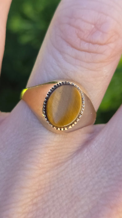 Vintage: 9ct Yellow Gold Tiger's Eye Signet Ring — From 1978