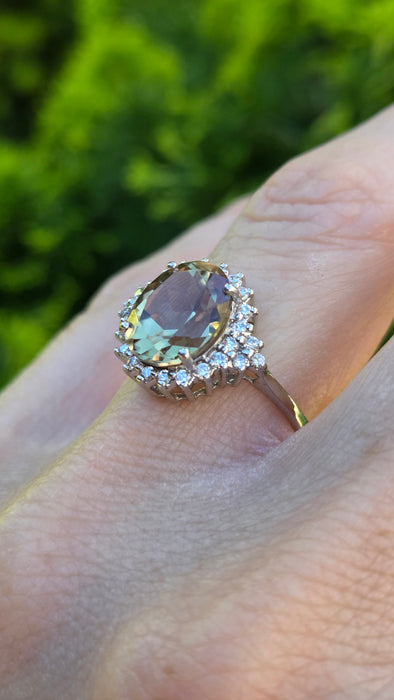 3181 Vintage: 18ct White Gold Green Sapphire & Diamond Cluster Ring