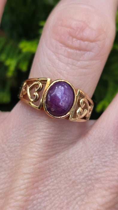 Vintage: 9ct Gold Oval Cabochon Star Ruby Openwork Ring
