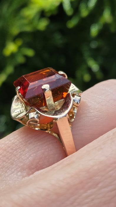 Vintage: Rare 18ct Gold Large Princess Cut Orange Garnet Statement Ring