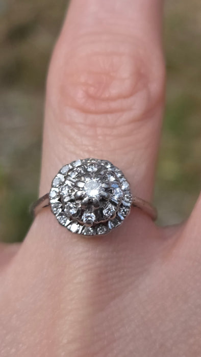 Vintage: 18ct White Gold 25 Diamonds Geometric Cluster Ring — Exquisite