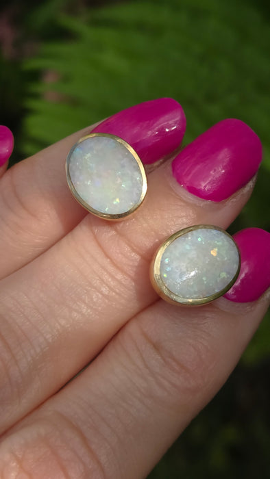 Vintage: 9ct Yellow Gold Oval Opal Cabochon Stud Earrings