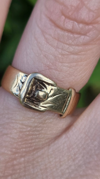 Vintage: 9ct Yellow Gold Buckle Ring — From 1978