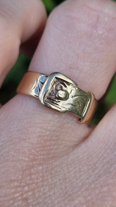 Vintage: 9ct Yellow Gold Buckle Ring — From 1978