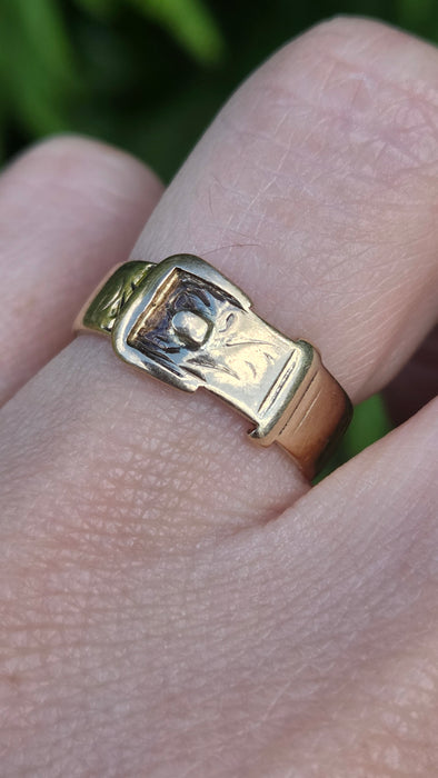 Vintage: 9ct Yellow Gold Buckle Ring — From 1978