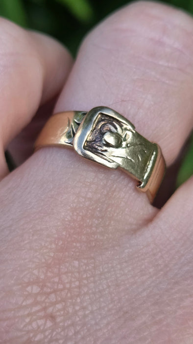 Vintage: 9ct Yellow Gold Buckle Ring — From 1978