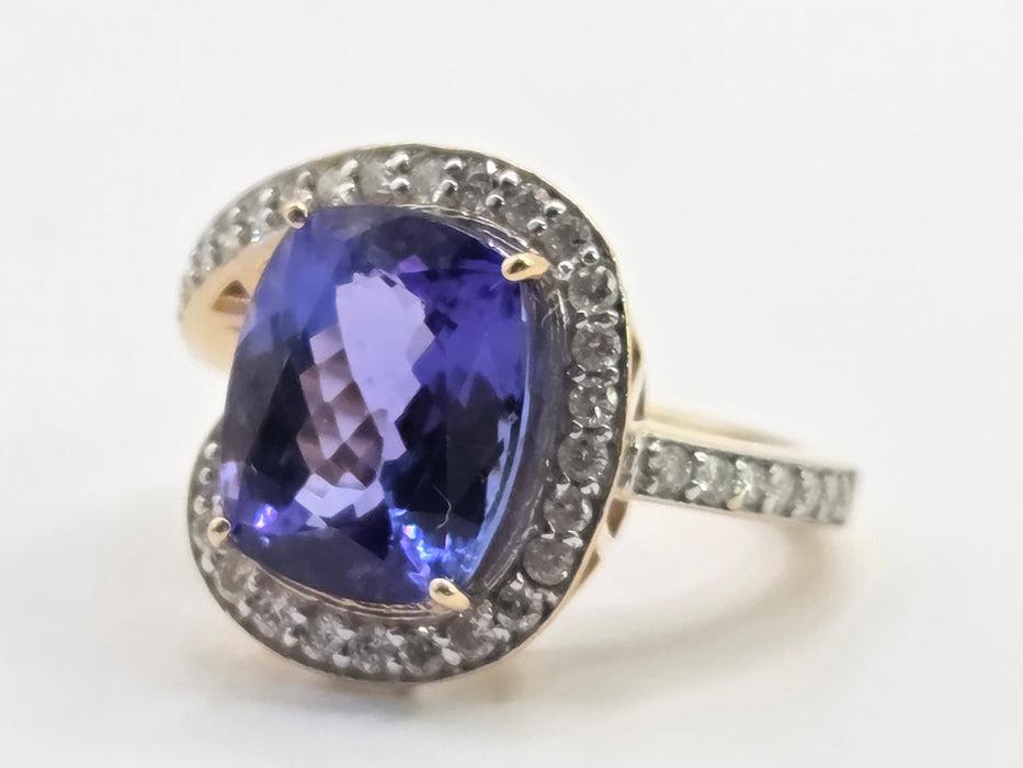 Vintage: 18ct Yellow Gold Tanzanite & Diamond Dress Ring — 5.51ct & 0.36ct