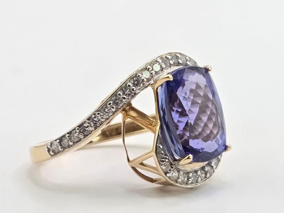 Vintage: 18ct Yellow Gold Tanzanite & Diamond Dress Ring — 5.51ct & 0.36ct