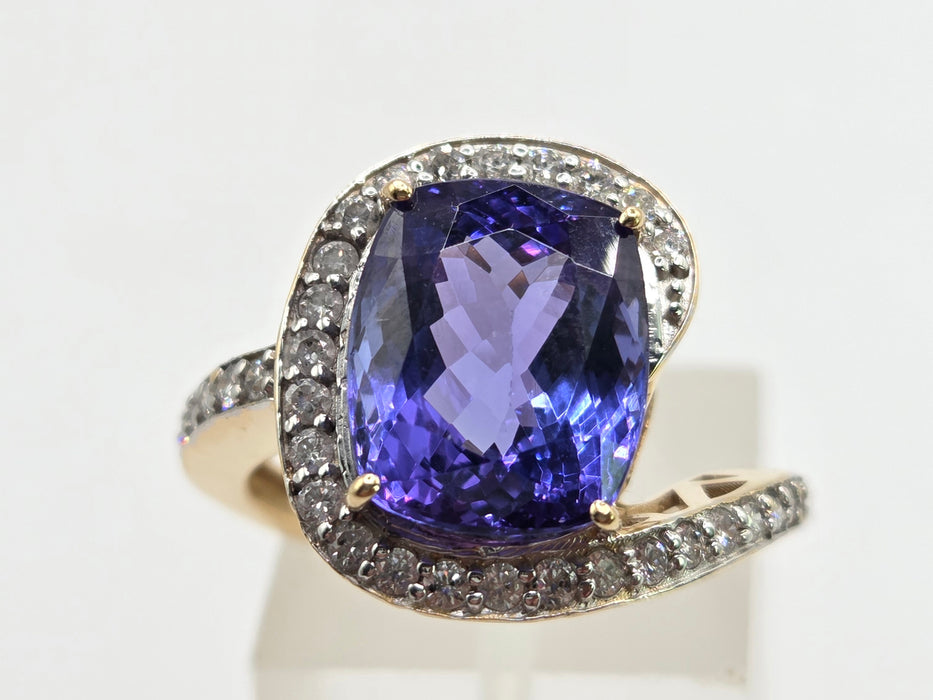 Vintage: 18ct Yellow Gold Tanzanite & Diamond Dress Ring — 5.51ct & 0.36ct