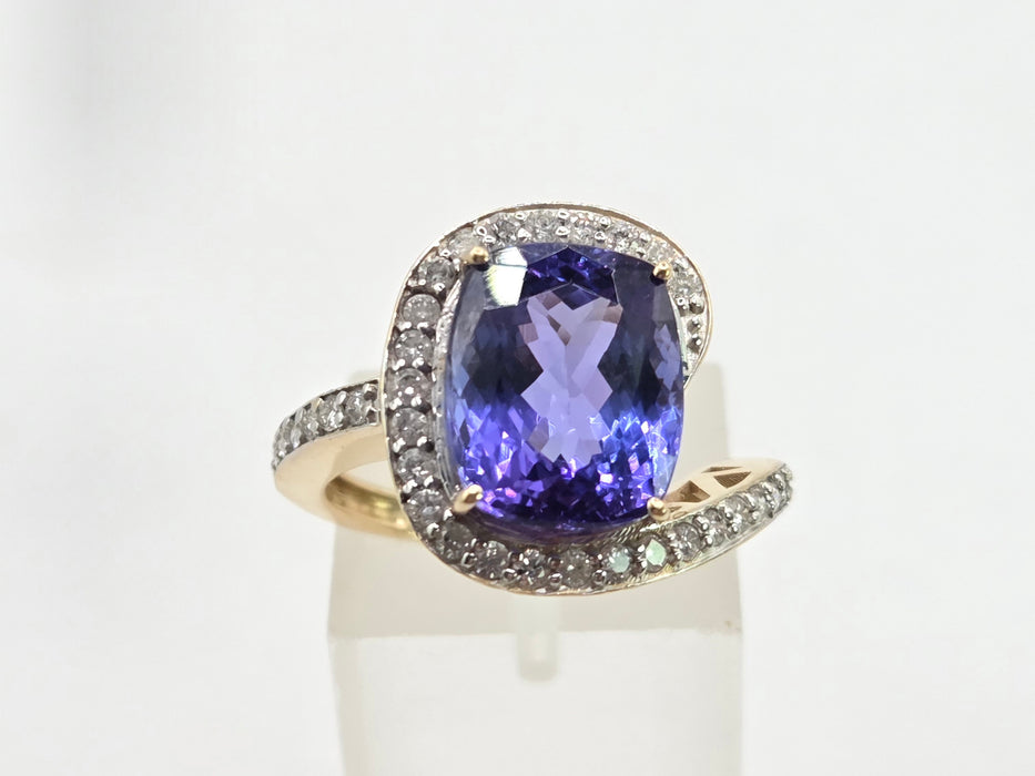 Vintage: 18ct Yellow Gold Tanzanite & Diamond Dress Ring — 5.51ct & 0.36ct