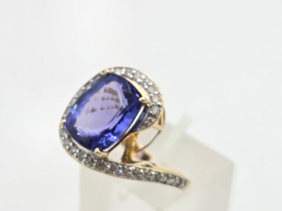 Vintage: 18ct Yellow Gold Tanzanite & Diamond Dress Ring — 5.51ct & 0.36ct