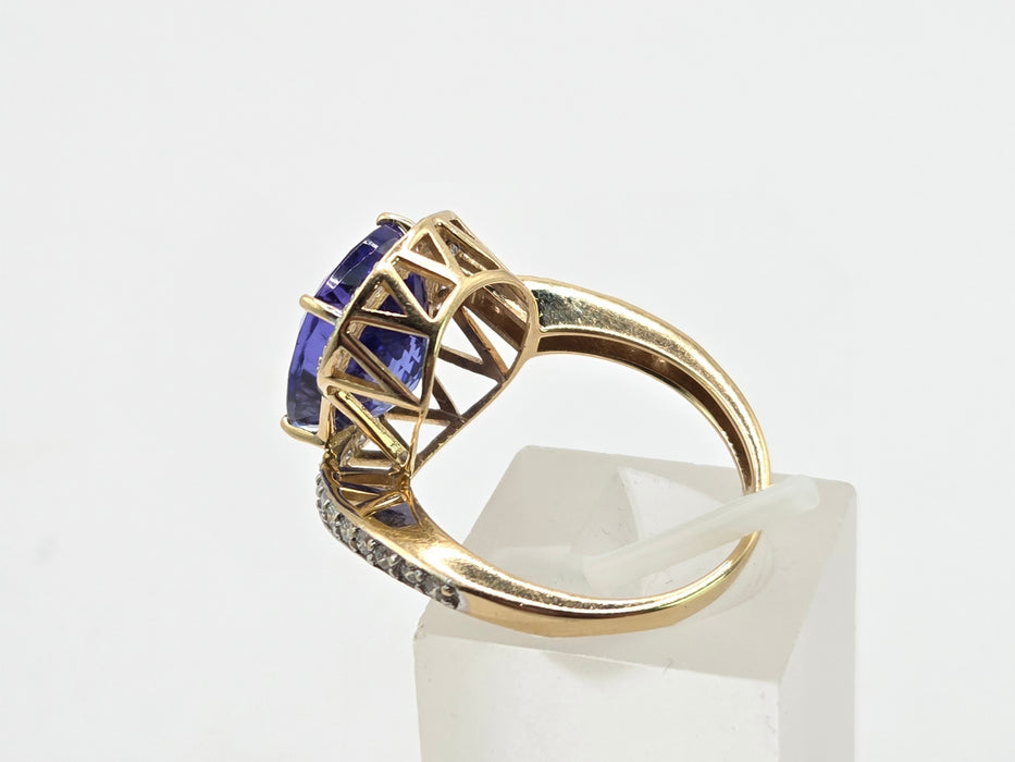 Vintage: 18ct Yellow Gold Tanzanite & Diamond Dress Ring — 5.51ct & 0.36ct