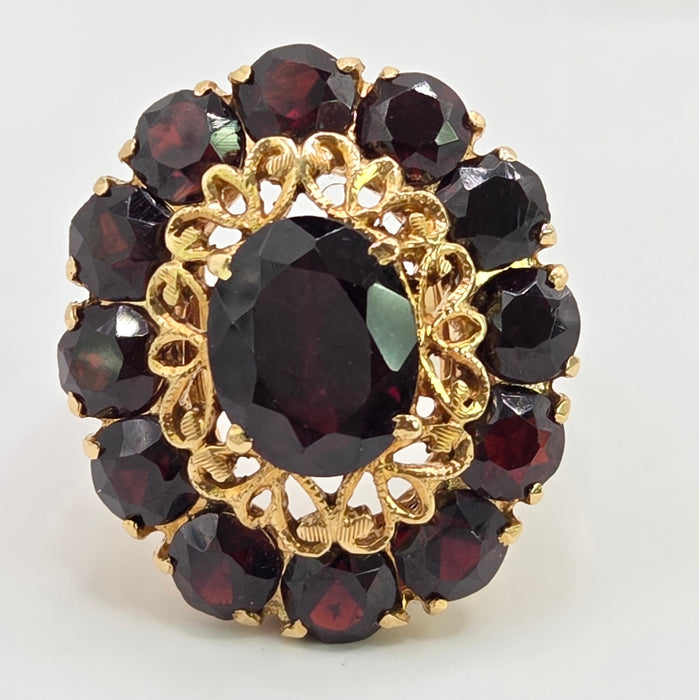 Vintage: 18ct Yellow Gold Garnet Cluster Ring — 9.90ct