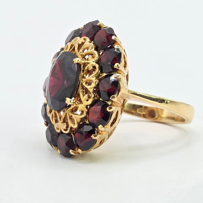 Vintage: 18ct Yellow Gold Garnet Cluster Ring — 9.90ct