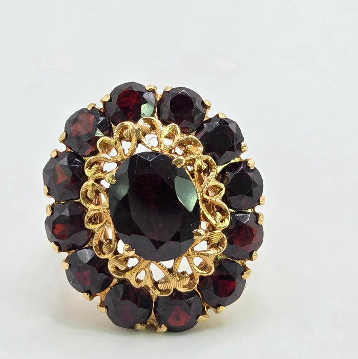 Vintage: 18ct Yellow Gold Garnet Cluster Ring — 9.90ct