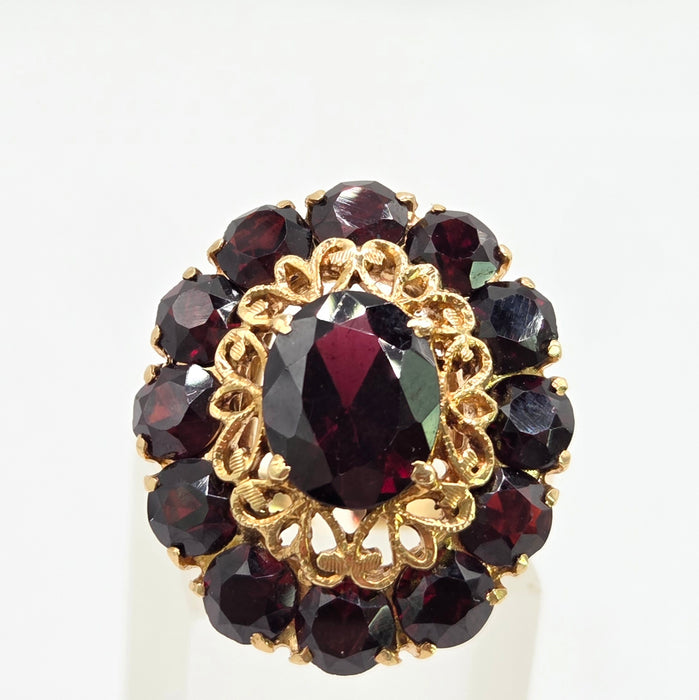Vintage: 18ct Yellow Gold Garnet Cluster Ring — 9.90ct
