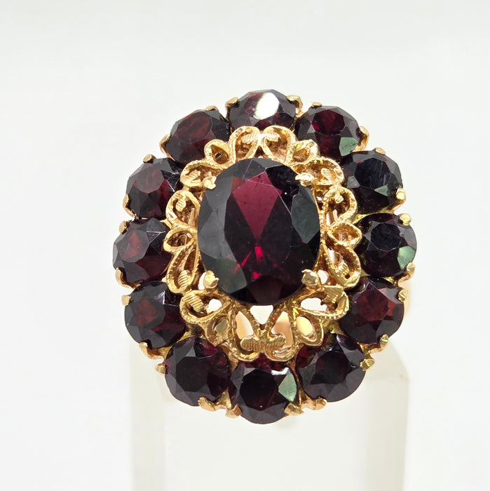 Vintage: 18ct Yellow Gold Garnet Cluster Ring — 9.90ct