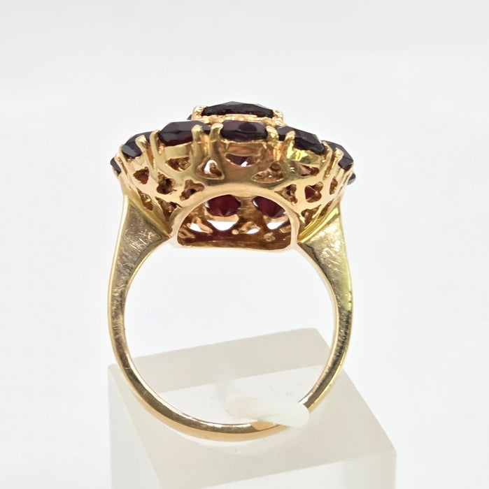 Vintage: 18ct Yellow Gold Garnet Cluster Ring — 9.90ct