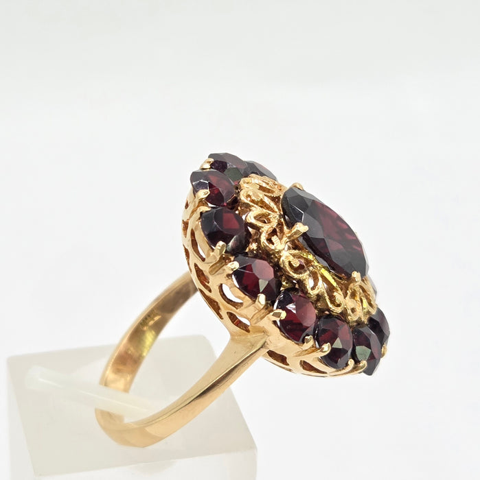 Vintage: 18ct Yellow Gold Garnet Cluster Ring — 9.90ct