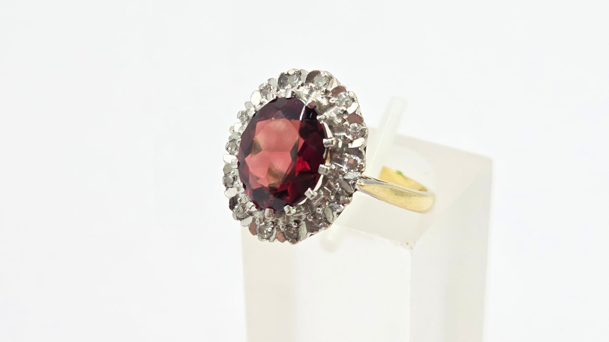Vintage: 18ct Yellow Gold Garnet & Diamond Cluster Ring — 2.60ct & 0.21ct — From 1983