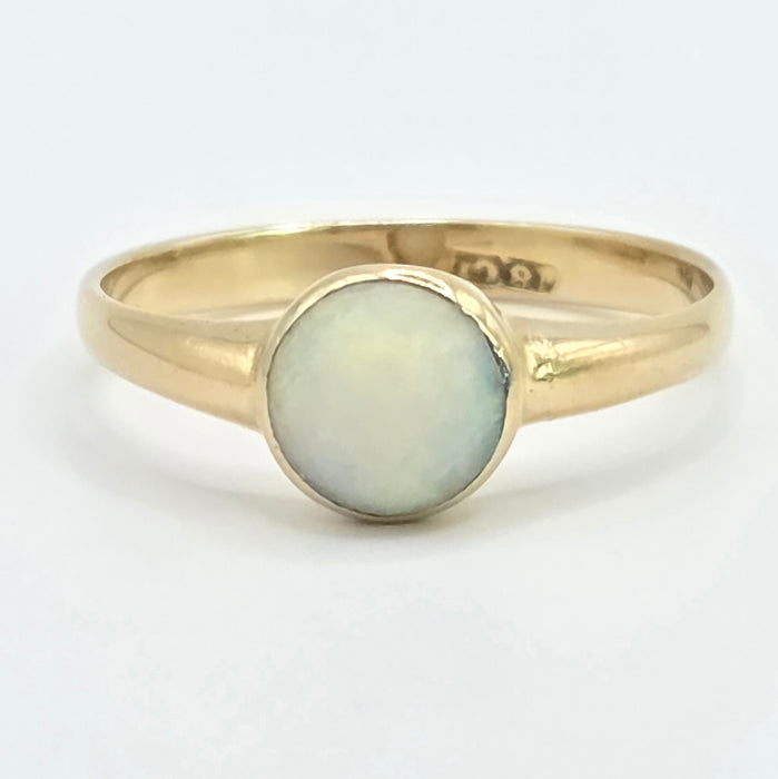 Vintage: 18ct Yellow Gold Opal Solitaire Dress Ring — 0.82ct