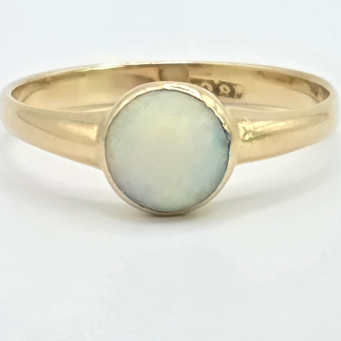 Vintage: 18ct Yellow Gold Opal Solitaire Dress Ring — 0.82ct