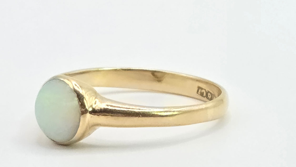 Vintage: 18ct Yellow Gold Opal Solitaire Dress Ring — 0.82ct