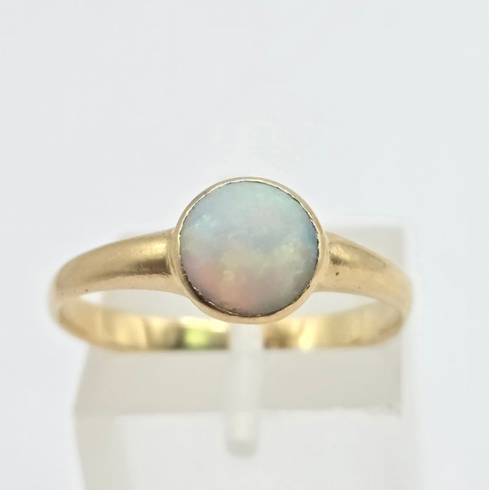 Vintage: 18ct Yellow Gold Opal Solitaire Dress Ring — 0.82ct
