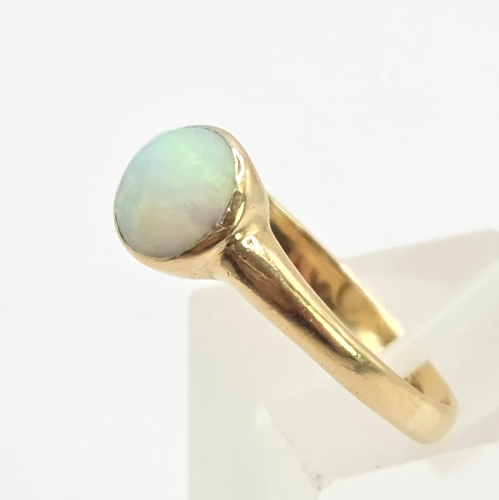 Vintage: 18ct Yellow Gold Opal Solitaire Dress Ring — 0.82ct
