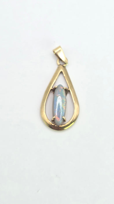 Vintage: 9ct Yellow Gold Opal Solitaire Pendant