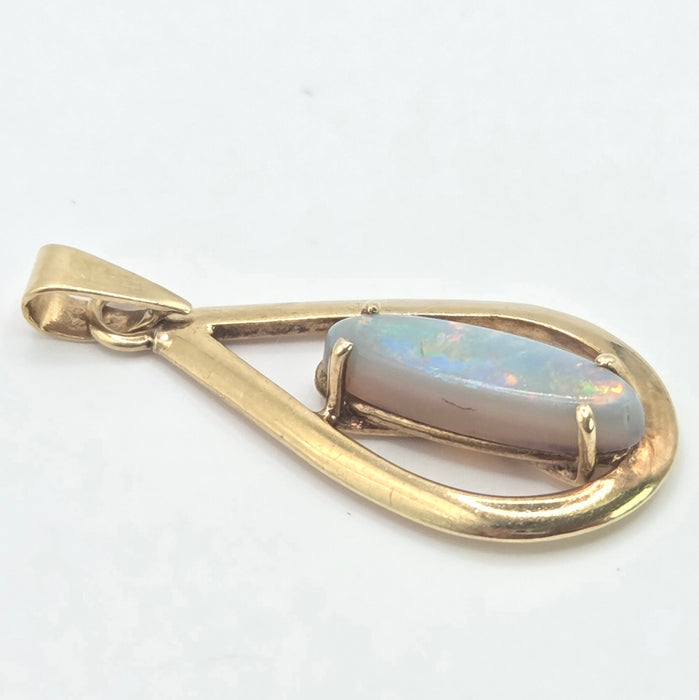 Vintage: 9ct Yellow Gold Opal Solitaire Pendant