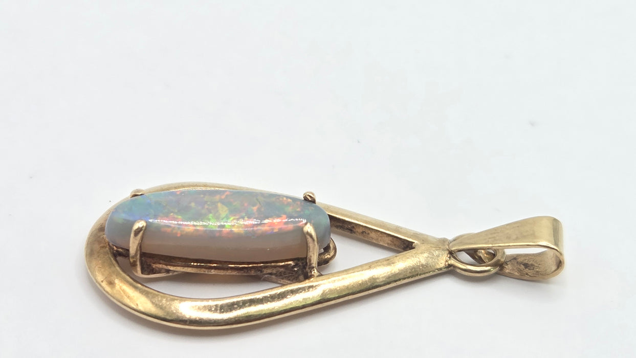 Vintage: 9ct Yellow Gold Opal Solitaire Pendant