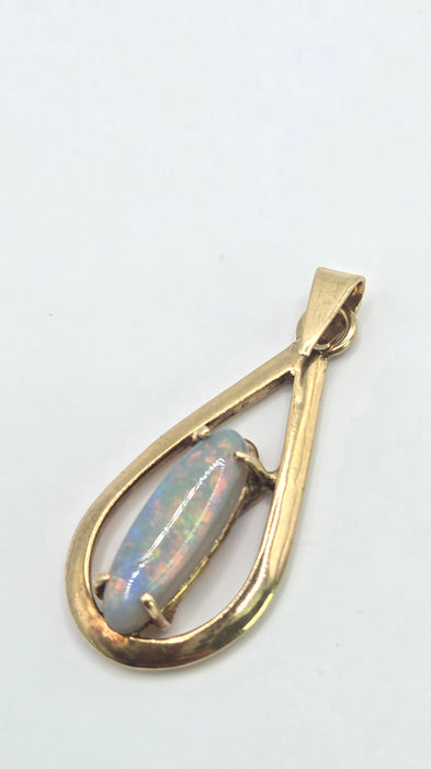 Vintage: 9ct Yellow Gold Opal Solitaire Pendant