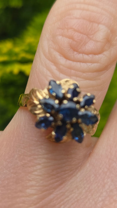 3072 Vintage: 14ct Yellow Gold Sapphire Flowerhead Cluster Ring