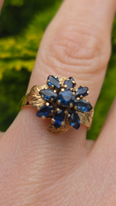 3072 Vintage: 14ct Yellow Gold Sapphire Flowerhead Cluster Ring