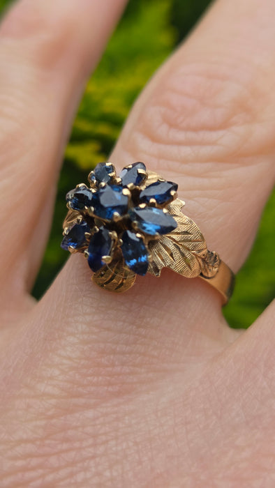3072 Vintage: 14ct Yellow Gold Sapphire Flowerhead Cluster Ring