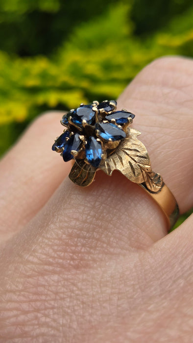 3072 Vintage: 14ct Yellow Gold Sapphire Flowerhead Cluster Ring