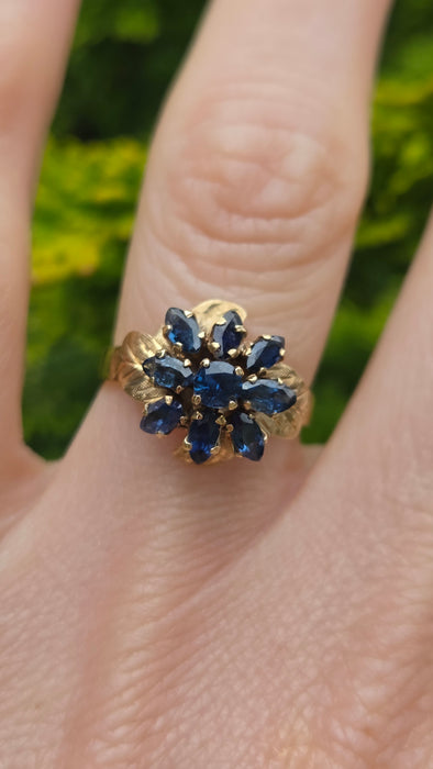 3072 Vintage: 14ct Yellow Gold Sapphire Flowerhead Cluster Ring