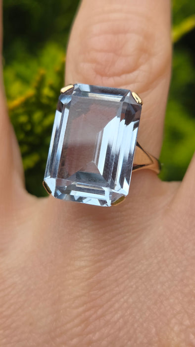Vintage: 9ct Yellow Gold Blue Spinel Solitaire Ring — 17.35ct