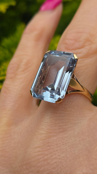 Vintage: 9ct Yellow Gold Blue Spinel Solitaire Ring — 17.35ct
