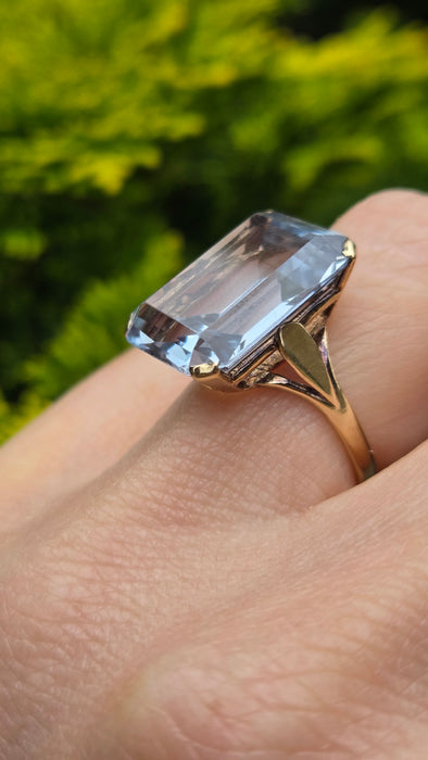 Vintage: 9ct Yellow Gold Blue Spinel Solitaire Ring — 17.35ct